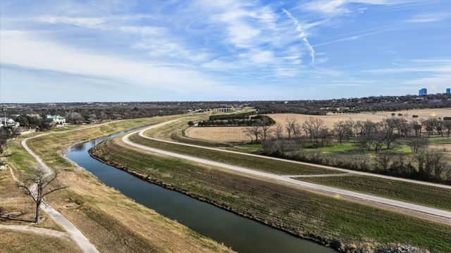 324 Nursery Lane, Fort Worth, TX 76114