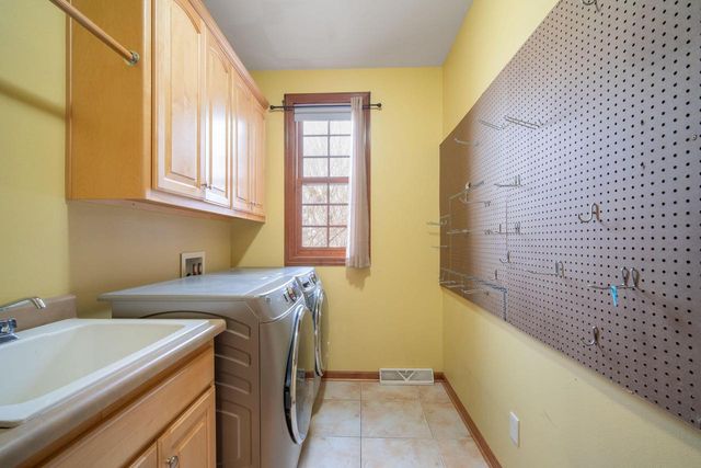 24 Whispering Springs COURT, Fond Du Lac, WI 54937