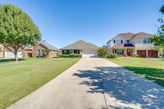 3025 Shoreline Drive, Burleson, TX 76028