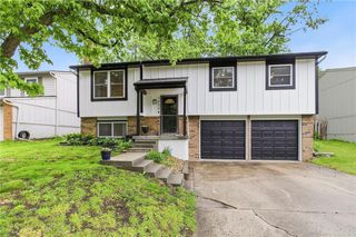 12504 S Summertree Lane, Olathe, KS 66062