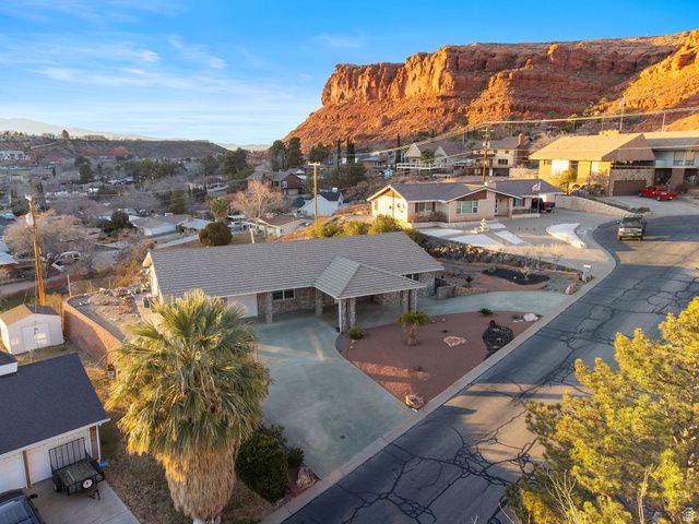 339 W SANDSTONE CIR, St. George, UT 84770