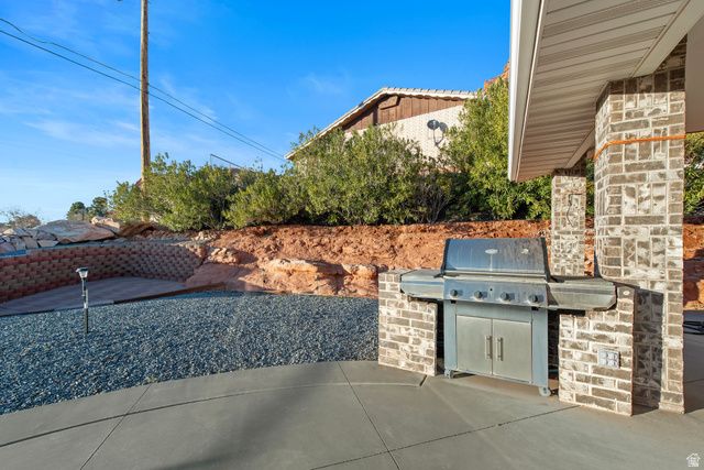 339 W SANDSTONE CIR, St. George, UT 84770