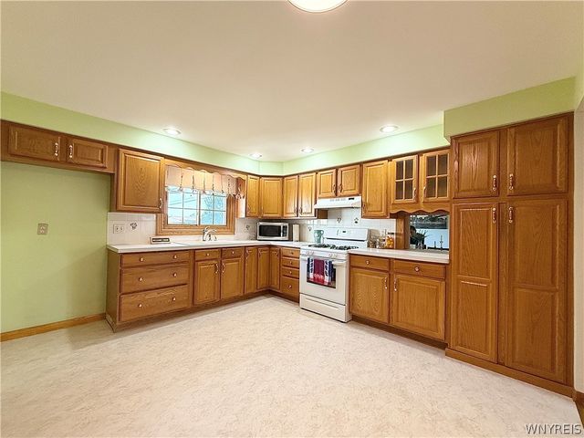 27 Mckenzie Court, Cheektowaga, NY 14227