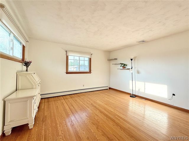 27 Mckenzie Court, Cheektowaga, NY 14227