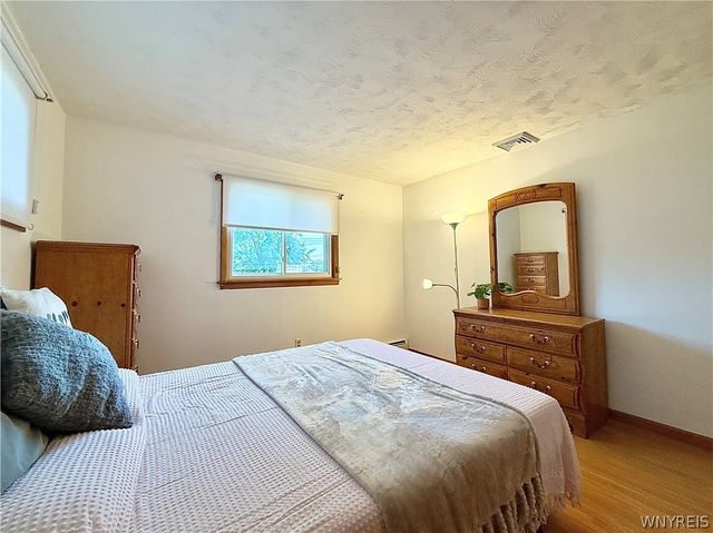 27 Mckenzie Court, Cheektowaga, NY 14227