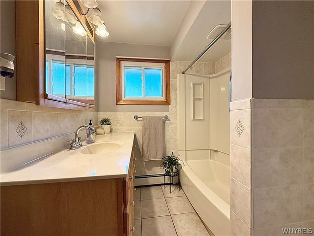 27 Mckenzie Court, Cheektowaga, NY 14227