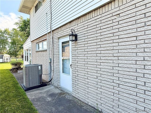 27 Mckenzie Court, Cheektowaga, NY 14227