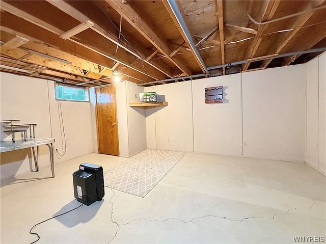 27 Mckenzie Court, Cheektowaga, NY 14227