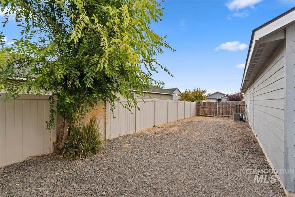 4714 Ida Red Ave, Caldwell, ID 83607 photo 2
