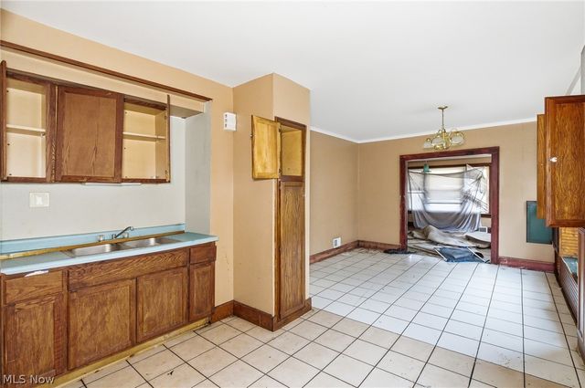 1867 Reyburn Road, Cleveland, OH 44112