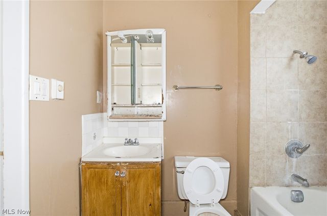 1867 Reyburn Road, Cleveland, OH 44112