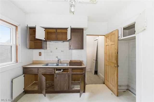 1867 Reyburn Road, Cleveland, OH 44112