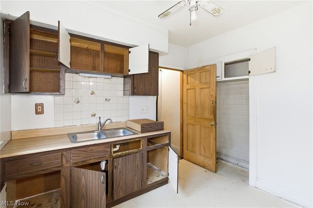 1867 Reyburn Road, Cleveland, OH 44112