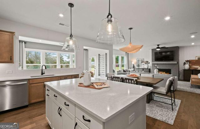 7124 Maple Brook Lane, Flowery Branch, GA 30542