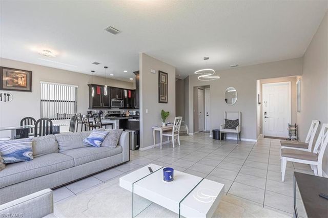8732 Madrid CIR, Naples, FL 34104
