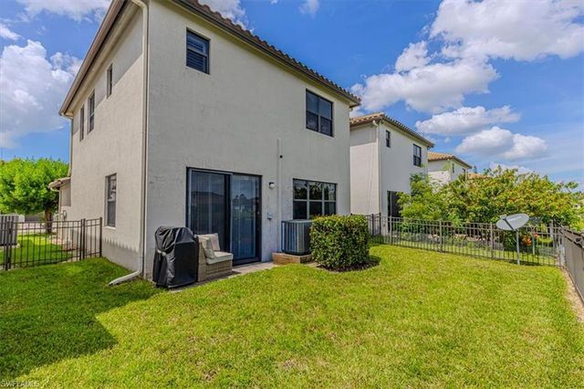 8732 Madrid CIR, Naples, FL 34104