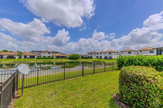 8732 Madrid CIR, Naples, FL 34104