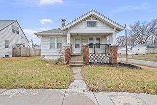 2326 N DIVISION Street, Davenport, IA 52804