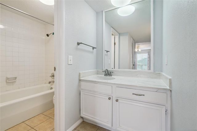 6000 N Pennsylvania Avenue 16, Oklahoma City, OK 73112