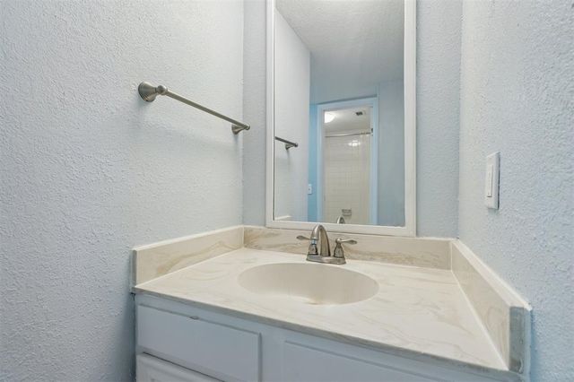 6000 N Pennsylvania Avenue 16, Oklahoma City, OK 73112