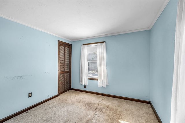 178 Falcon Dr, Westfield, MA 01085