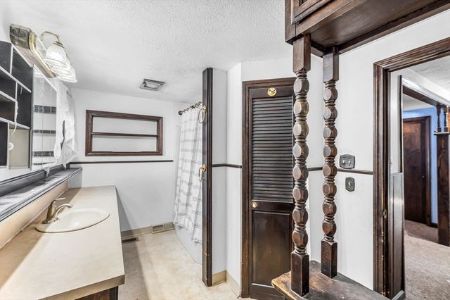 178 Falcon Dr, Westfield, MA 01085