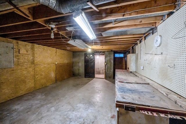 178 Falcon Dr, Westfield, MA 01085