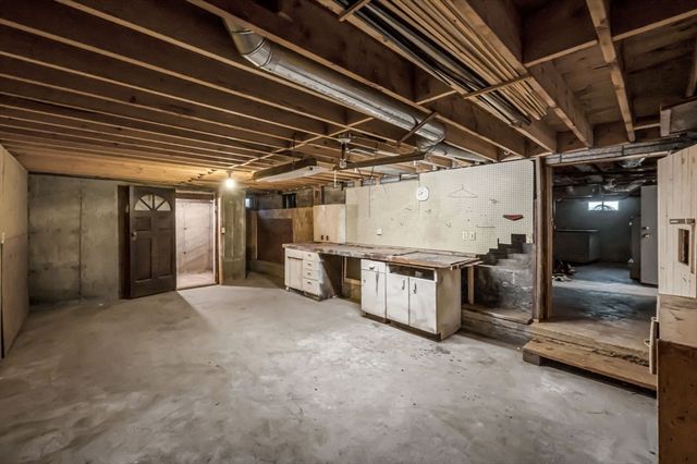 178 Falcon Dr, Westfield, MA 01085