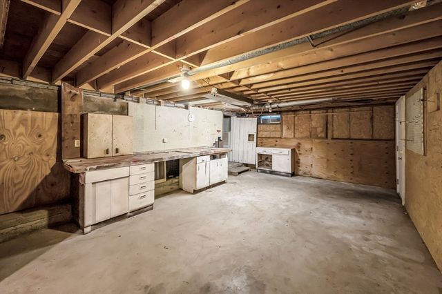 178 Falcon Dr, Westfield, MA 01085