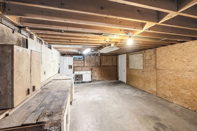 178 Falcon Dr, Westfield, MA 01085