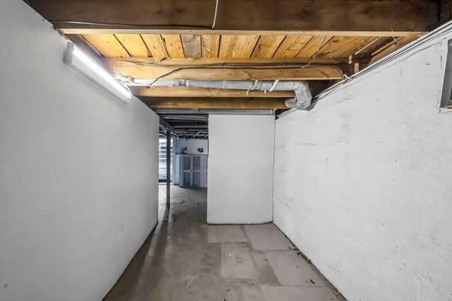 178 Falcon Dr, Westfield, MA 01085