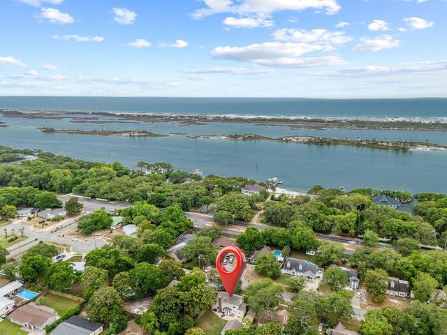 15 Winfield Way, Mary Esther, FL 32569