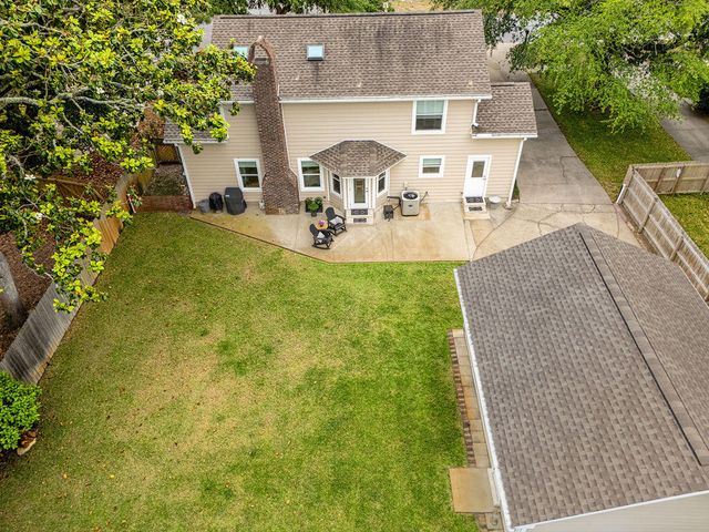 15 Winfield Way, Mary Esther, FL 32569