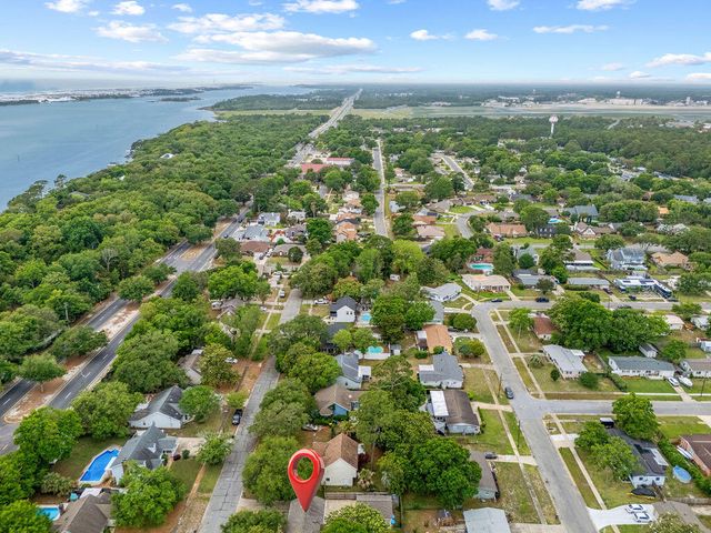 15 Winfield Way, Mary Esther, FL 32569