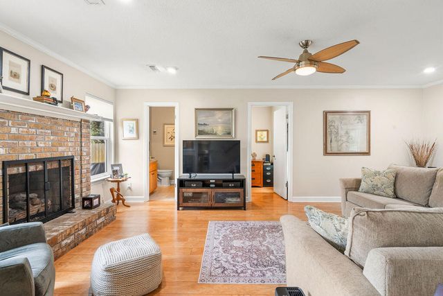 15 Winfield Way, Mary Esther, FL 32569