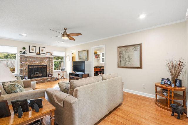 15 Winfield Way, Mary Esther, FL 32569