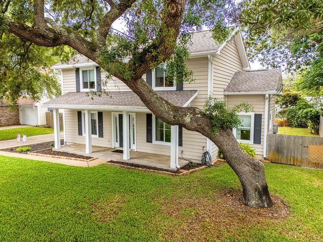 15 Winfield Way, Mary Esther, FL 32569