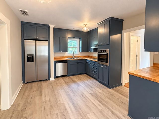 809 Burton Street, Benton, AR 72015