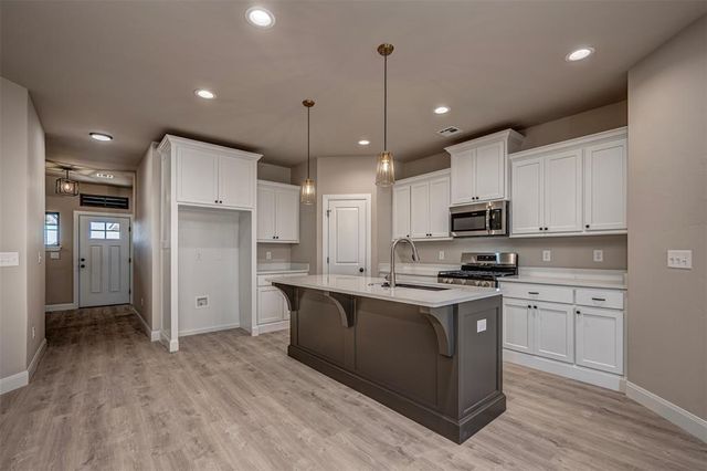 1912 Meadow Brook Road, Yukon, OK 73099