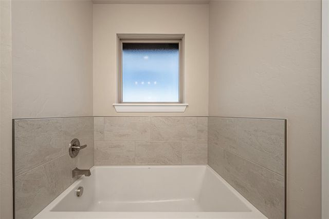 1912 Meadow Brook Road, Yukon, OK 73099