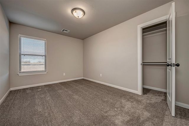 1912 Meadow Brook Road, Yukon, OK 73099