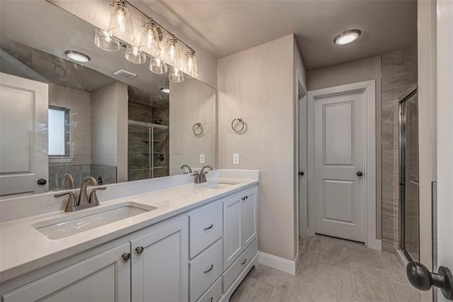 1912 Meadow Brook Road, Yukon, OK 73099