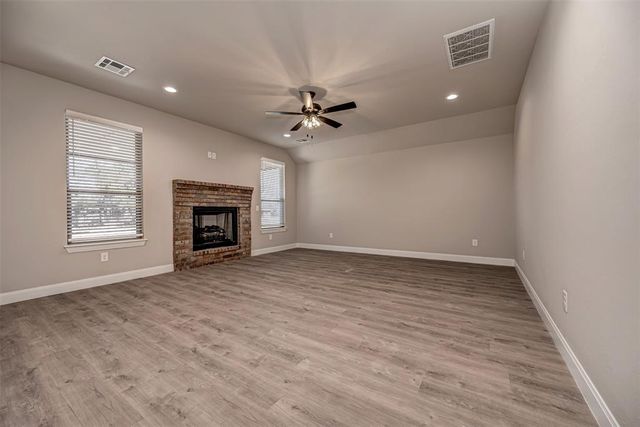 1912 Meadow Brook Road, Yukon, OK 73099