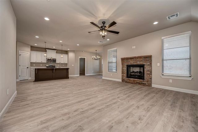 1912 Meadow Brook Road, Yukon, OK 73099