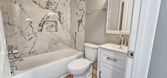 8051 BOURNE RD, Bartlett, TN 38002