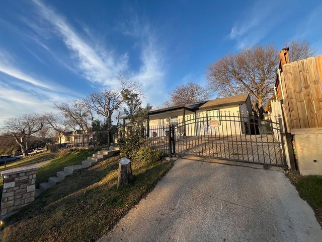 2804 19th Street, Fort Worth, TX 76106