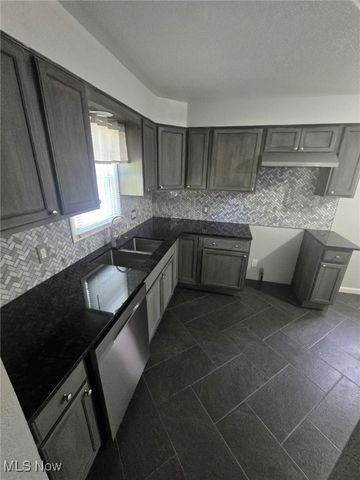 3282 Bears Den Road, Youngstown, OH 44511