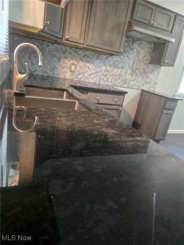 3282 Bears Den Road, Youngstown, OH 44511