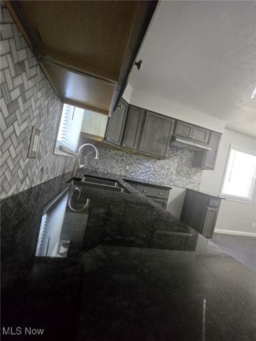 3282 Bears Den Road, Youngstown, OH 44511