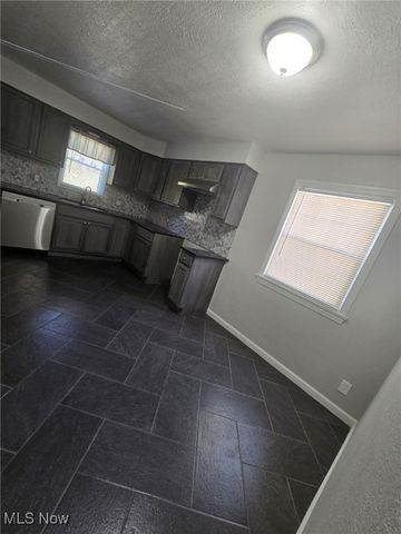 3282 Bears Den Road, Youngstown, OH 44511